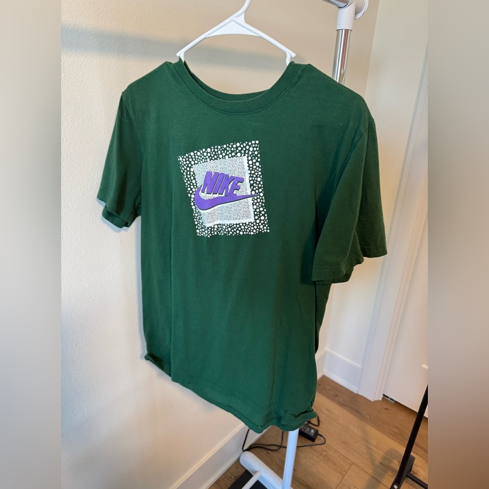 Nike Shirt Mens Green Purple Futura White Box Sportswear New Tee Medium